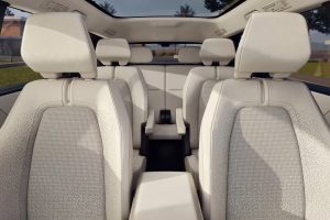 아이오닉 9과 경쟁할 토요타 하이랜더 EV 공개, 20년 공식 깨고 전기 SUV로 재탄생 imgi 23 0eb9c13d 3a59 5de7 8780 862cf1d50000 11