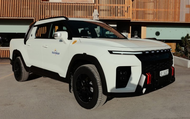 불안불안한 무쏘 EV 해외샷