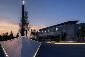 테슬라 기가 베를린 ‘몰래 녹음’ 논란…경찰, 노조 관계자 컴퓨터 압수 tesla giga berlin rave cave 2048x1126 1 3