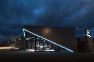 테슬라 기가 베를린 ‘몰래 녹음’ 논란…경찰, 노조 관계자 컴퓨터 압수 tesla giga small haus solar powerwall 3 powered giga berlin display building 1000x600 1 2