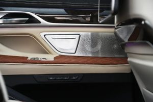V12 끝났다고? 만하르트, 711마력으로 BMW M760Li 되살렸다
