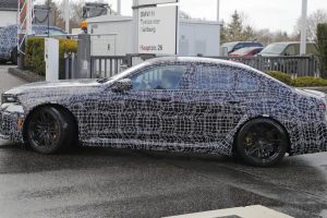 BMW M5 페이스리프트, 세단·투어링 동시 포착…2027년 하반기 공개 예정