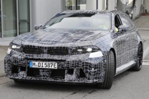 BMW M5 페이스리프트, 세단·투어링 동시 포착…2027년 하반기 공개 예정