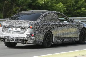 BMW M5 페이스리프트, 세단·투어링 동시 포착…2027년 하반기 공개 예정