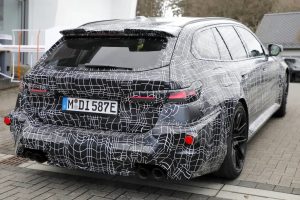 BMW M5 페이스리프트, 세단·투어링 동시 포착…2027년 하반기 공개 예정