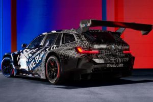 만우절 농담이 진짜 레이스카로…BMW M3 투어링, 뉘르부르크링 24시간 레이스 출격