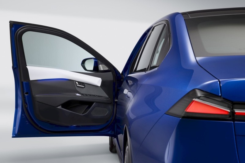 BMW 차세대 i3 공개, 900km 주행거리에 슈퍼브레인까지..