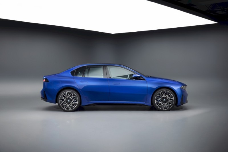 BMW 차세대 i3 공개, 900km 주행거리에 슈퍼브레인까지..