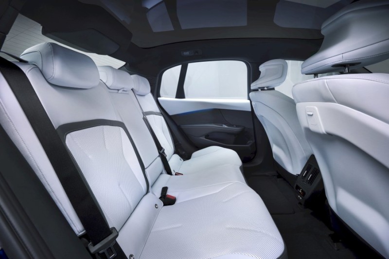BMW 차세대 i3 공개, 900km 주행거리에 슈퍼브레인까지..