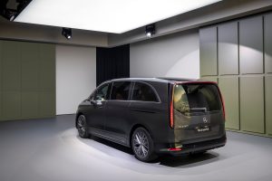 메르세데스-벤츠 VLE 심층 분석…115kWh·320kW 충전, EQV의 한계를 완전히 지웠다 50240 26c0010 301 32