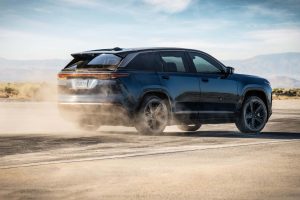 스텔란티스, ‘왜고니어 S’ 1만 대 넘게 리콜…리어 게이트 결함 jeep wagoneer s launch edition first drive 6 7