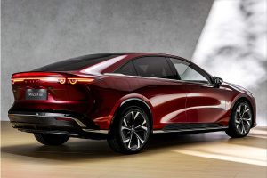 테슬라 모델3 잡겠다는 마쯔다 6e…뼈대는 중국산인데 감성은 일본산 imgi 39 Mazda 6e Electric Sedan 2026 03 1 170 8