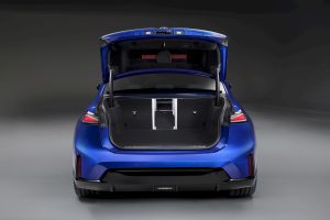 10분 충전에 400km… BMW 신형 i3 공개, 테슬라 정조준 imgi 153 2027 bmw i3 neue klasse shatters competition with 463 horsepower and up to 560 miles of range 5 53