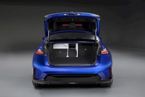 10분 충전에 400km… BMW 신형 i3 공개, 테슬라 정조준 imgi 151 2027 bmw i3 neue klasse shatters competition with 463 horsepower and up to 560 miles of range 4 48