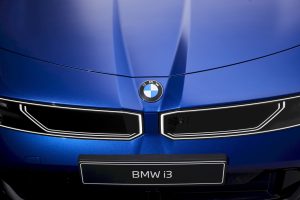 10분 충전에 400km… BMW 신형 i3 공개, 테슬라 정조준 imgi 129 2027 bmw i3 neue klasse shatters competition with 463 horsepower and up to 560 miles of range 2 23