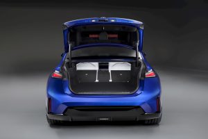 10분 충전에 400km… BMW 신형 i3 공개, 테슬라 정조준 imgi 152 2027 bmw i3 neue klasse shatters competition with 463 horsepower and up to 560 miles of range 4 52