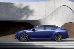 10분 충전에 400km… BMW 신형 i3 공개, 테슬라 정조준 imgi 110 2027 bmw i3 neue klasse shatters competition with 463 horsepower and up to 560 miles of range 7 4