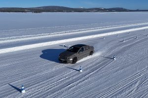 충전 400kW·항속 800km 이상…BMW가 테슬라 모델3 겨냥해 꺼낸 카드 P90631136 highRes 15