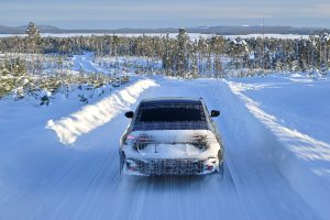 충전 400kW·항속 800km 이상…BMW가 테슬라 모델3 겨냥해 꺼낸 카드 P90631129 highRes 11