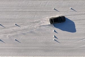 충전 400kW·항속 800km 이상…BMW가 테슬라 모델3 겨냥해 꺼낸 카드 P90631135 highRes 14