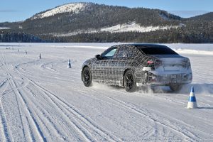 충전 400kW·항속 800km 이상…BMW가 테슬라 모델3 겨냥해 꺼낸 카드 P90631134 highRes 5