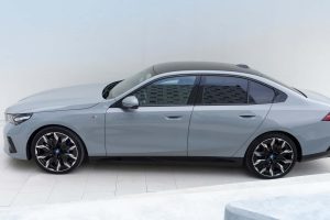 BMW i5, 북미서 ‘테슬라 규격’ 기본화…NACS 전면 적용 2024 bmw i5 first drive review 2 2