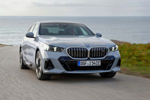 BMW i5, 북미서 ‘테슬라 규격’ 기본화…NACS 전면 적용 2024 bmw i5 first drive review 4