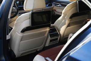 V12 끝났다고? 만하르트, 711마력으로 BMW M760Li 되살렸다