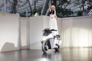 넘어지지 않는 오토바이 나왔다…세계 최초 자기 균형 전기 모터사이클 OMO X 양산 omoway head motorcycle 4 2