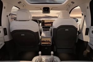 지커 8X, 실내 공개…1,381마력 PHEV 대형 SUV, 3월 16일 사전예약 돌입 지커 8X 실내 공개 3 4