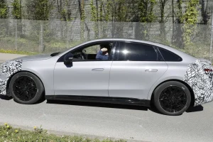 테슬라와 BMW 질주 막을까…새로운 벤츠 전기 C클래스 전기 버전 시험주행 포착 Mercedes C Class Electric grey side profile v5bamy 8