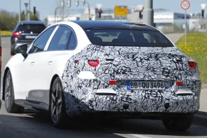 테슬라와 BMW 질주 막을까…새로운 벤츠 전기 C클래스 전기 버전 시험주행 포착 Mercedes C Class Electric white rear 3 4 wpt6ti 2