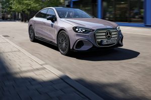메르세데스-벤츠 전기 C-클래스 세계 최초 공개, WLTP 762km·10분 충전 325km imgi 4 mercedes benz c klasse 400 4matic weltpremiere 2026 6 1400x933 1 4