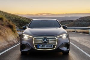 메르세데스-벤츠 전기 C-클래스 세계 최초 공개, WLTP 762km·10분 충전 325km imgi 21 mercedes benz c klasse 400 4matic weltpremiere 2026 3 2 1400x933 1 16