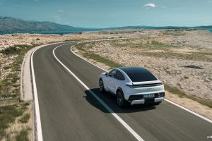0→100km/h 2.5초… 카이엔 터보 쿠페 일렉트릭, 성능 한계 밀었다 11