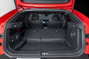 트렁크 441L로 ID.3 앞섰다…현대 아이오닉3, 숫자로 따진 경쟁력 imgi 22 Hyundai Ioniq 3 13 24