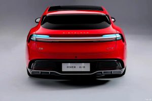 “테슬라보다 더 미래적” 평가 나온 중국 전기 왜건 GT7 실내 공개 11