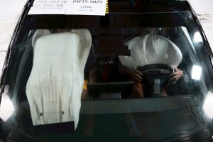 테슬라, 카메라로 사고 예측해 에어백 더 빨리 터뜨린다 2