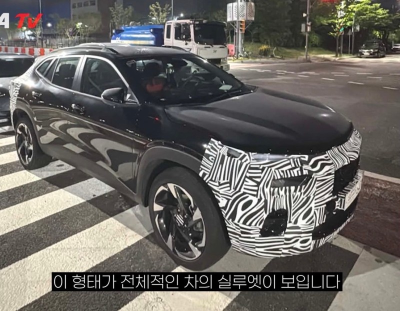쉐보레 트랙스 페이스리프트 위장막 앞모습