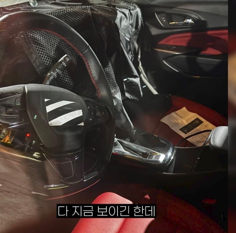 쉐보레 트랙스 페이스리프트 위장막 실내 2