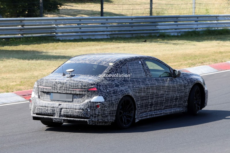 BMW i3 M 위장막 차량 주행