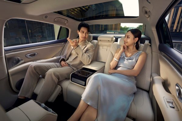 비야디, 최대 905km 달리는 전기 세단 씰08 출시…가격은? 18