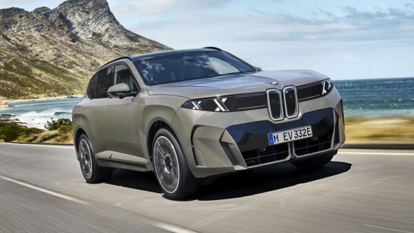 BMW 첫 전기 X5 등장…10분 충전에 273km 달린다 2